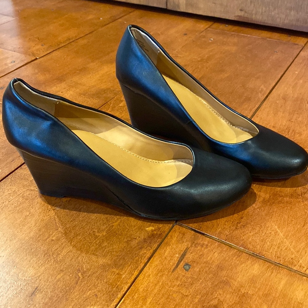 Black leather wedge
